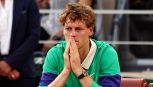 Roland Garros, Sinner a pezzi: “Non dormirò”. Alcaraz lo consola, poi ringrazia il pubblico schierato di Parigi