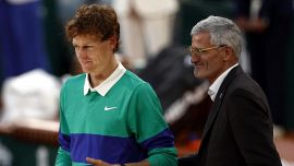 Sinner: il cuore spezzato e l’ammissione sulla finale del Roland Garros e su Alcaraz. Vagnozzi consola Jannik