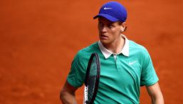 Sky-Discovery, la battaglia sui diritti televisivi arriva alla rottura. L’impatto di Sinner e del tennis nella trattativa