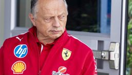 F1, Vasseur attacca a testa bassa: "Con loro Ferrari non vince il Mondiale". Con chi ce l'ha il team principal