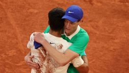 Sinner-Alcaraz, la finale del Roland Garros fa ancora discutere: il paragone di Draper e Bublik. Tiafoe rinuncia al drink