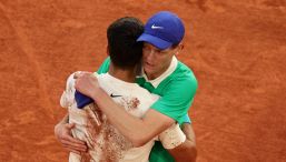 Sinner-Alcaraz, la finale del Roland Garros fa ancora discutere: il paragone di Draper e Bublik. Tiafoe rinuncia al drink