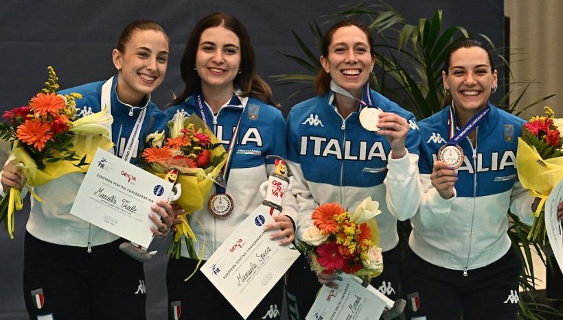 Europei scherma, Italia di bronzo nella spada e nella sciabola: paura per Favre, esce in barella dopo un colpo al volto