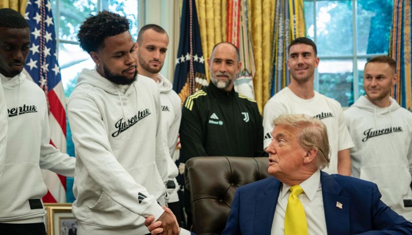 Juventus, la visita da Trump è surreale: i bianconeri fanno da sfondo alle parole su Israele e Iran. La scelta di Elkann è un autogol