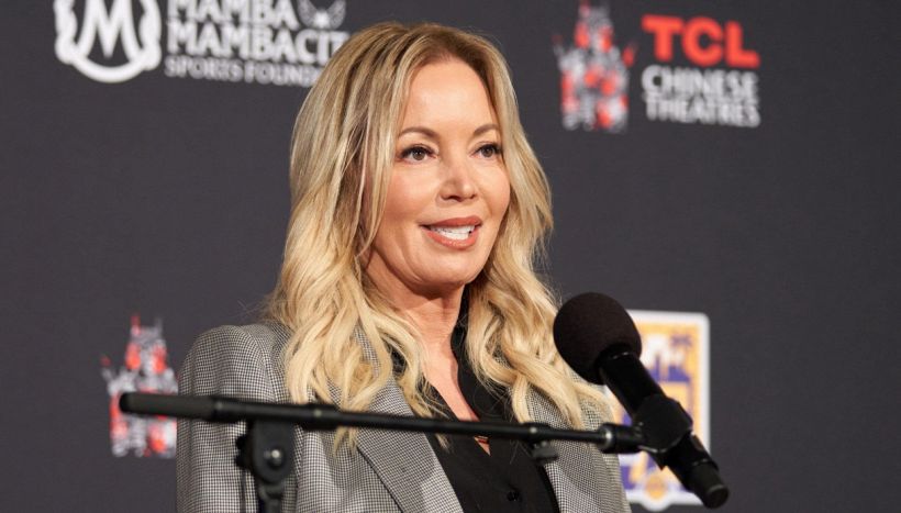 NBA, finisce un'era: Lakers venduti per 10 miliardi di dollari. La famiglia Buss ha riscritto il libro dei record
