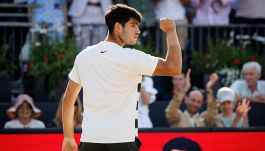 Queen’s, Alcaraz senza freni: batte Bautista-Agut e prenota il quarto titolo sull'erba. Sinner è sempre più vicino