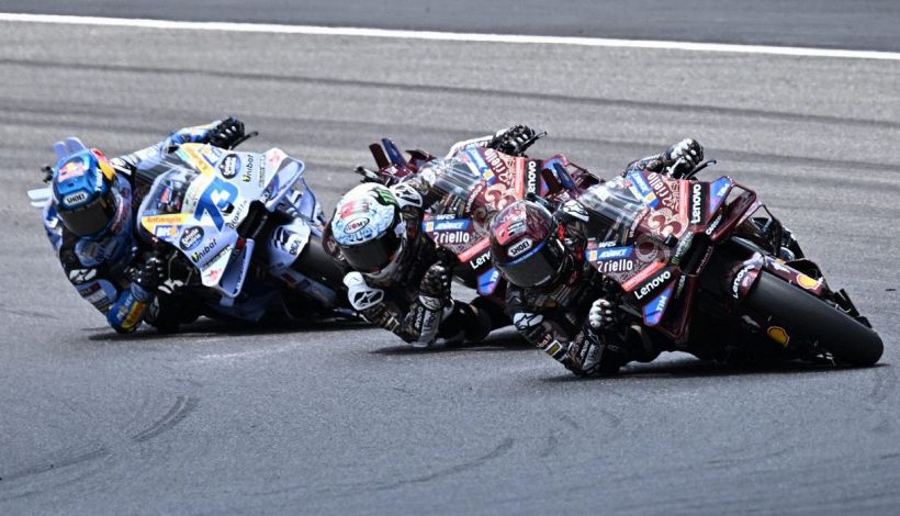 Gp Mugello, Bagnaia si arrende e punge Ducati: Marquez risponde ai fischi. Dall'Igna sul duello: "Che rischio"