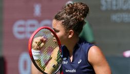 Paolini inedita, interviene la supervisor dopo una litigata con l’arbitro: poi batte Fernandez e si sblocca sull’erba