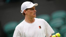 Sinner, Roddick critico dopo l’addio a Panichi e Badio: “Che errore prima di Wimbledon”. Bertolucci: "Non lo dirà mai"