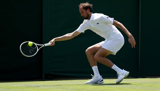 Wimbledon, Medvedev è già fuori: Bonzi lo batte in 4 set e lo Zar non s'arrabbia neanche più