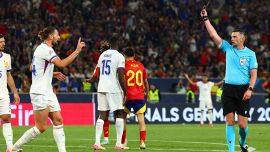Spagna-Francia, moviola: nove gol, due rigori, una rete annullata. un ex Juve nel mirino del solito Oliver, che batticuore