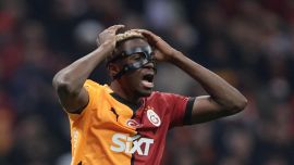 Napoli, Osimhen rischia di bloccare il mercato: andrà in ritiro? Il precedente Koop e Juve alla finestra