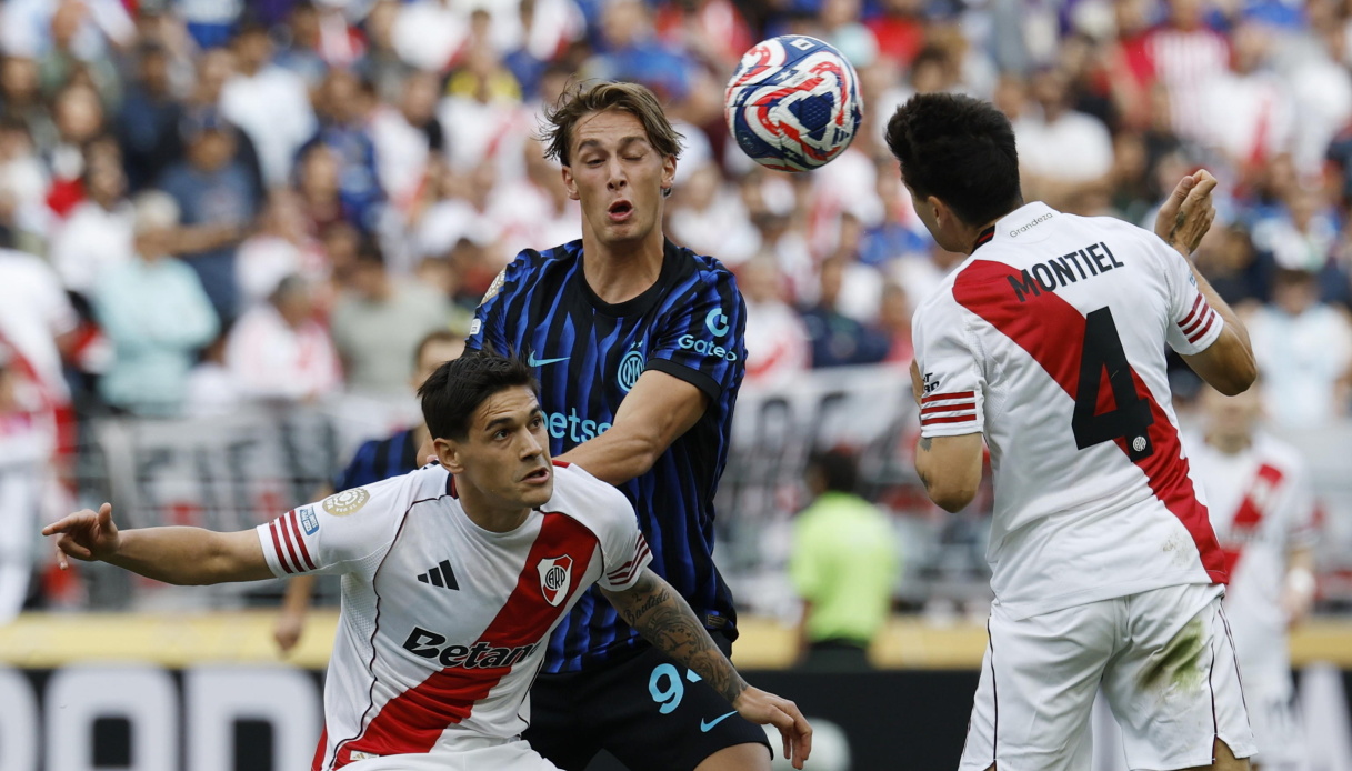 https://wips.plug.it/cips/sport.virgilio.it/cms/2025/06/pio-esposito.jpg