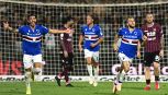 Playout, Salernitana-Sampdoria sospesa: fumogeni, petardi e sediolini in campo per la retrocessione granata