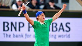 Sinner in finale senza perdere un set: l'omaggio emozionante a Djokovic e le parole di sfida per Alcaraz