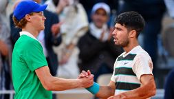 Sinner a Wimbledon, deciso il giorno del debutto: ma Alcaraz è un incubo, record mostruoso di Carlos sull'erba