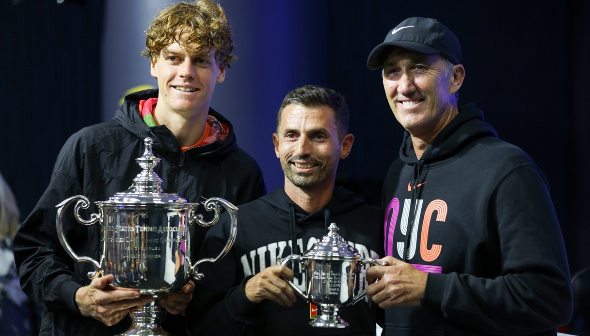 https://wips.plug.it/cips/sport.virgilio.it/cms/2025/06/sinner-cahill-vagnozzi.jpg