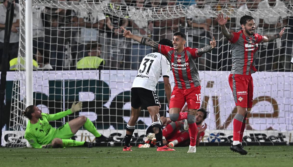 https://wips.plug.it/cips/sport.virgilio.it/cms/2025/06/spezia-cremonese.jpg