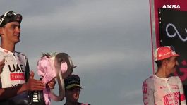 Giro d'Italia, la festa del podio: vince Yates