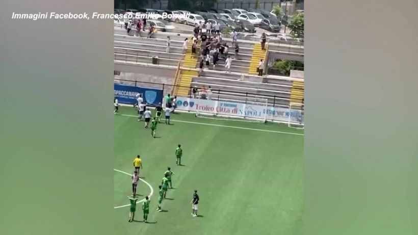 Napoli, rissa con botte sul campo e sugli spalti durante una partita di calcio under 16