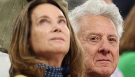 Per Musetti-Alcaraz tutti al Roland Garros, il sorriso di Dustin Hoffman, il muso di Romeo Beckham e John Kerry