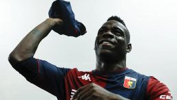 Balotelli rompe il silenzio su Vieira. Retroscena sulla celebre maglietta Why always me? Non fu un'idea sua
