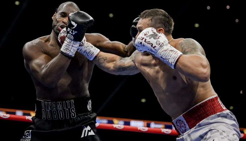 Devastante Usyk: manda al tappeto Dubois alla quinta ripresa e torna campione undisputed dei massimi