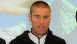 Marco Confortola conquista il Gasherbrum I, l'ennesimo ottomila in carriera. Polemica sui social