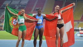 Kelly Doualla, il video del record è virale: il confronto con le avversarie. Si apre una chance per i Mondiali di Tokyo