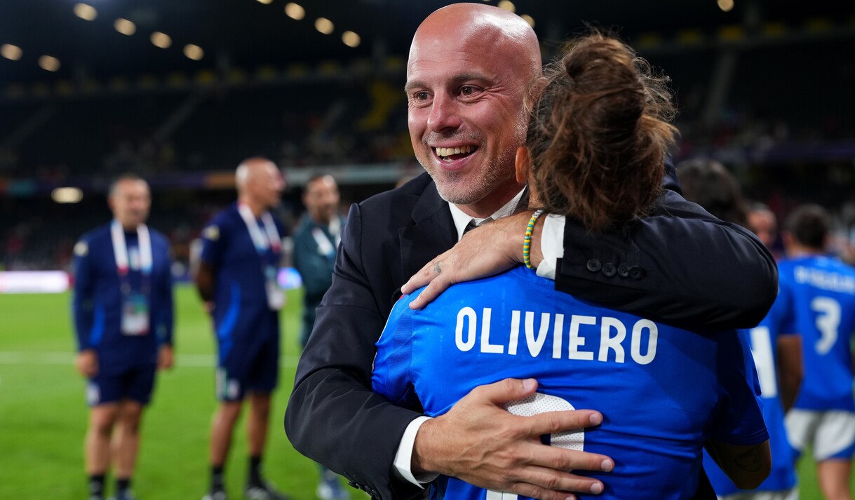 https://wips.plug.it/cips/sport.virgilio.it/cms/2025/07/europei-femminili-italia-ai-quarti-lacrime-di-soncin.jpeg