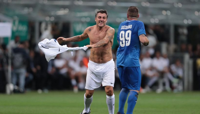 Vieri e Cassano, compleanno in comune: la sorpresa di Lele Adani