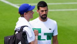 McEnroe snobba Sinner: “Djokovic? Solo Alcaraz lo ha battuto a Wimbledon”. Kyrgios in disaccordo: “Nole è allo stremo”