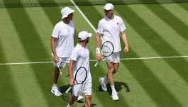 Sinner, Cahill mostra i retroscena di Wimbledon tra power nap e bagni ghiacciati: Jannik stabilisce un nuovo record