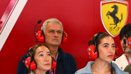Mourinho scatenato a Silverstone: "Ferrari come il Real. Inter, Chivu mio bambino". Parole da brividi su Diogo Jota