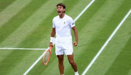Cobolli da impazzire, Mensik strapazzato e primi ottavi slam: e a Wimbledon domina come Sinner, il dato in comune
