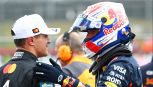 Gp Silverstone: Verstappen fa la pole in faccia alle McLaren. Delusione Ferrari: Hamilton e Leclerc in terza fila