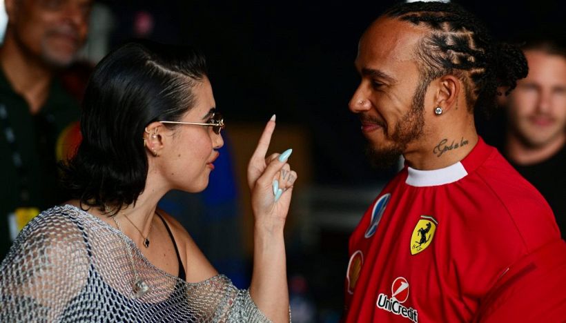 Una Ferrari in "sospensione": dal look di Hamilton al flirt con Raye, gli stint di Leclerc, la frecciata di Turrini