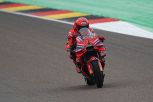 MotoGP Germania: Marquez vola anche sul bagnato, pole al Sachsenring. Bezzecchi in prima fila, malissimo Bagnaia