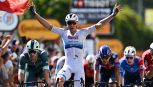 Tour de France, Milan beffato a Chateauroux: Merlier lo batte per pochi centimetri. Non riesce l’impresa di Van der Poel