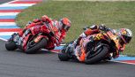 Gp Brno: perchè Marquez e Bagnaia hanno rallentato, cosa dice la regola sulla pressione gomme. Precedente in Thailandia
