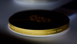 Milano-Cortina 2026, presentate le medaglie olimpiche e paralimpiche: design, significato e sostenibilità