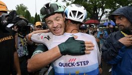 Tour de France, 17a Tappa: Milan rischiatutto sotto la pioggia, ma lo sprint è vincente. Punti pesanti per la maglia verde