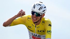 Tour de France, 13a Tappa: Pogacar domina anche la cronoscalata, ma Vingegaard cede a testa alta. Crolla Evenepoel