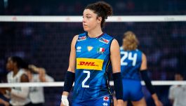 Volley, Degradi non ci crede: dopo le olimpiadi salterà anche i mondiali per colpa del ginocchio. VNL, De Gennaro eletta MVP