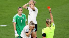 Europei femminili, Francia-Germania, moviola: il Var toglie due gol alle Blues, tedesche in 10 per 105’, succede di tutto
