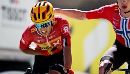 Mont Ventoux bello e dannato: Pocagar sbriciola i record di Mayo e Pantani, Johannessen collassa e finisce in ospedale