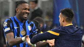 Faida Inter, tutti contro Lautaro: Thuram e Arnautovic si schierano con Calhanoglu. E spunta pure il like della moglie di Inzaghi
