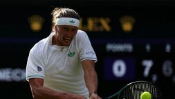 Wimbledon, anche Zverev saluta al primo turno: Rinderknech infierisce nella crisi del tedesco. Strada spianata per Alcaraz