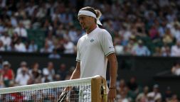 Zverev, la dolorosa ammissione dopo il ko: “Mi sento solo e demotivato”. Dopo Berrettini e Tsitsipas suona l’allarme