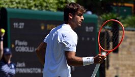 Wimbledon, Cobolli trasforma Londra in Roma e travolge Jones: Flavio eredita il posto di Musetti e Berrettini